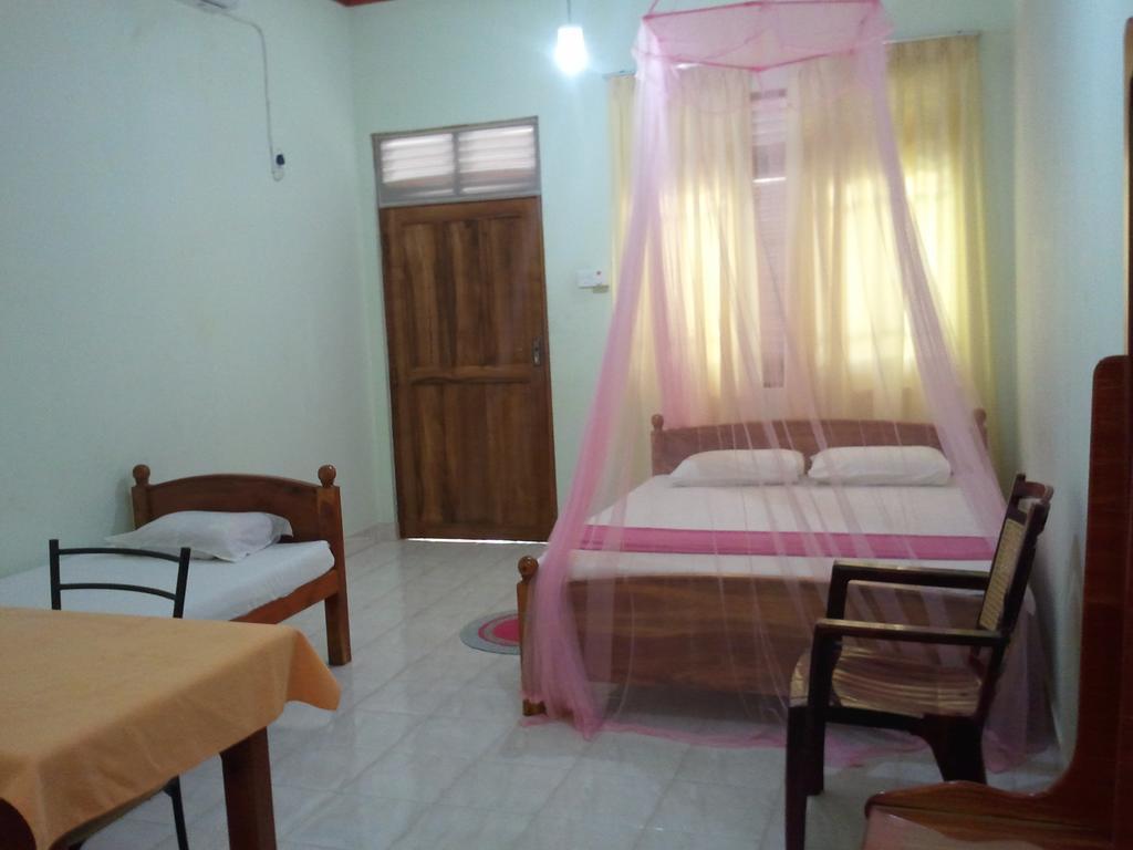 Tissa Resort Tissamaharama Rum bild